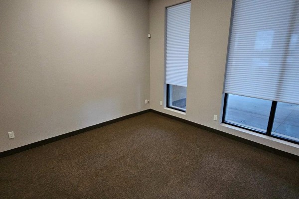 I - 4 Cedar Pointe Drive, Barrie, ON, photo 2