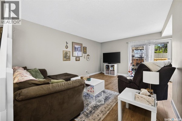 Dining room - J 4216 Castle Road, Regina, SK S4S4W1 Photo 3