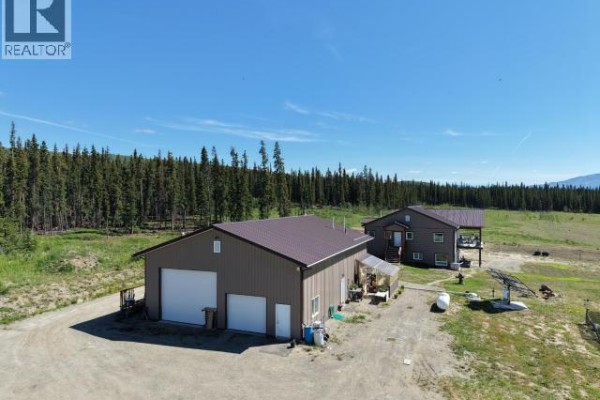 Living room - Km 1500 Alaska Highway, Whitehorse North, YT Y1A6M7 Photo 3