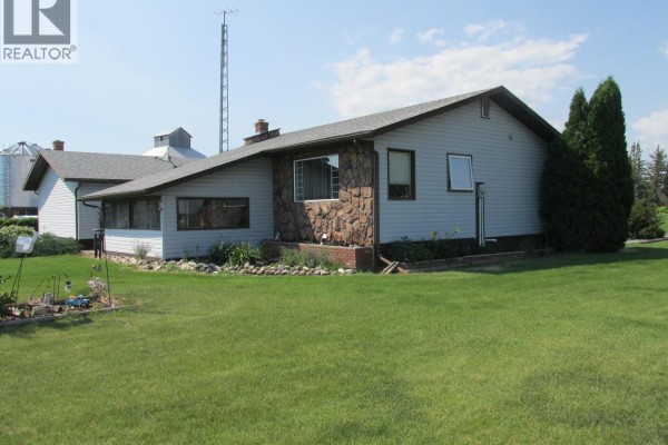 Living room - Koehnlein Acreage, Torch River Rm No  488, SK S0E1E0 Photo 3