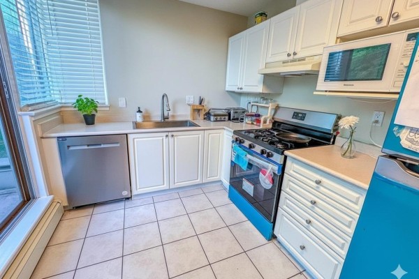 L02 13880 101 Avenue, Surrey, BC V3T5T1 Photo 5