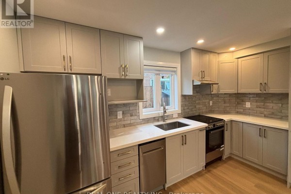 Kitchen - Laneway House - 90 Douglas Avenue, Toronto, ON M5M1G5 Photo 3