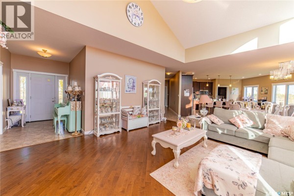 Living room - Liu Acreage, Estevan Rm No  5, SK S4A0T8 Photo 4