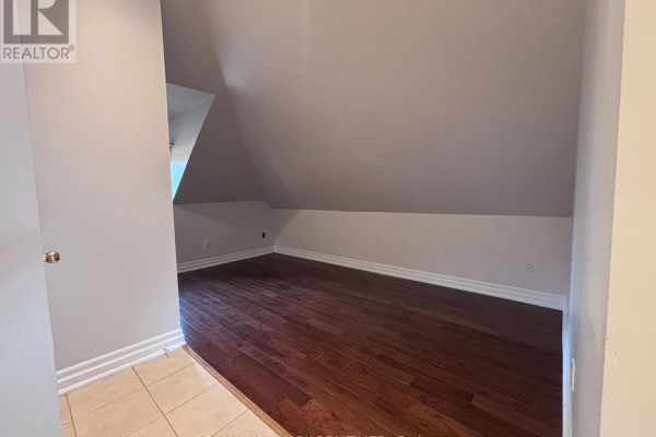 Loft - 27 Delaware Avenue, Toronto, ON M6H2S8 Photo 5
