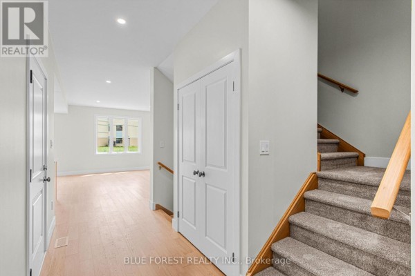 245 Mctavish Street, Strathroy Caradoc, ON N7G3K5 Photo 4