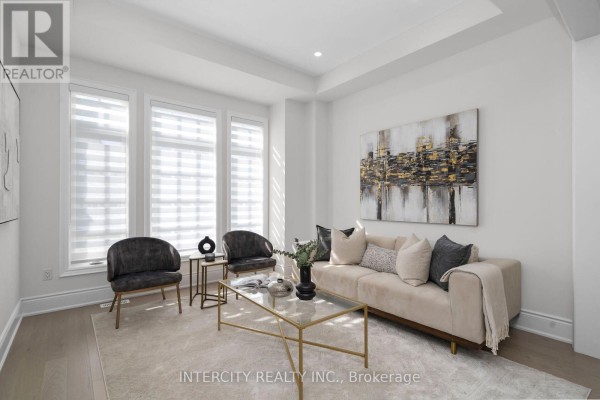 Living room - Lot 19n - 10 Saxby Farm Avenue, King, ON L7B0T2 Photo 5