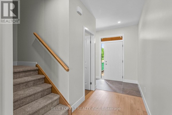 255 Mctavish Street, Strathroy Caradoc, ON N7G3K5 Photo 4