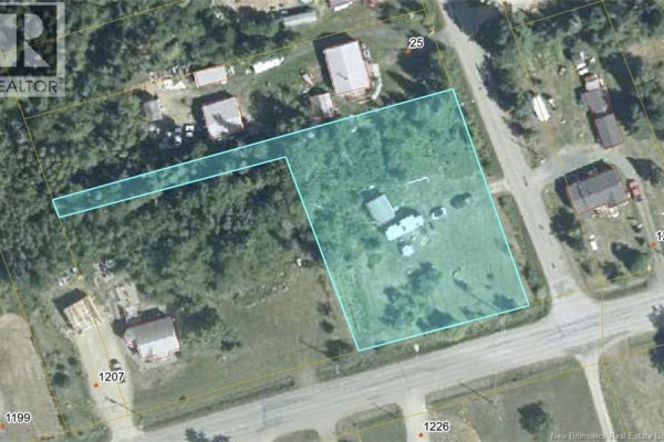 Aerial view of a property outlined in blue on a street with houses and trees. - Lot Route 370 Nord, Leech