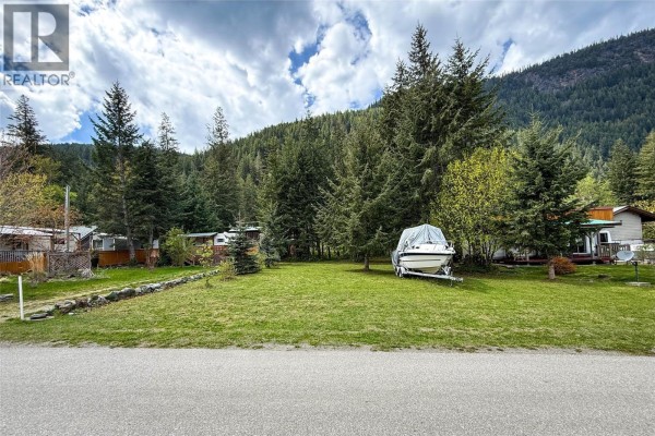Lots 22, 23, 24 Main Street, Lardeau, BC V0G1M0 Photo 2