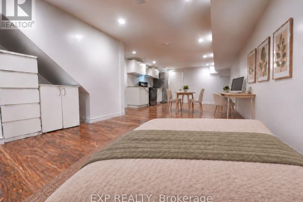 Lower - 1042 Coxwell Avenue, Toronto, ON M4C3G5 Photo 4