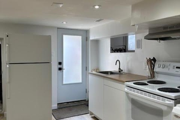 Den - Lower - 115 Northcliffe Boulevard, Toronto, ON M6E3K5 Photo 4