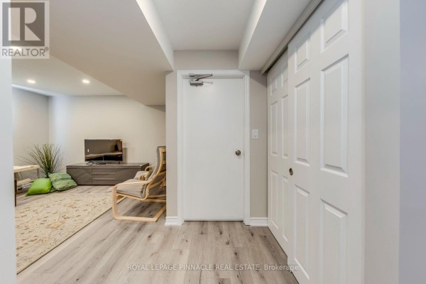 Kitchen - Lower - 1292 Willowbank Trail, Mississauga, ON L4W5M5 Photo 5