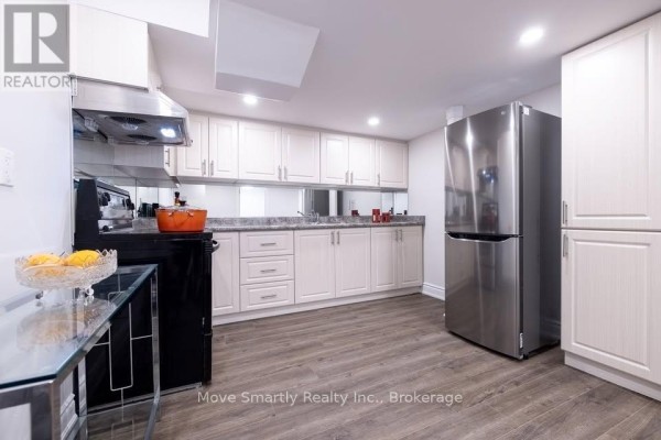 Kitchen - Lower - 131 Bentwood Crescent, Vaughan, ON L4J8R5 Photo 3