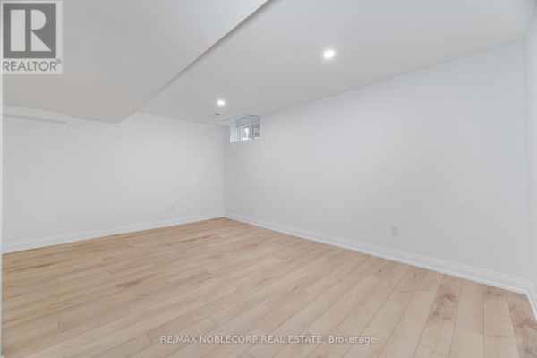 Laundry room - Lower - 131 Dunstan Crescent, Vaughan, ON L4L3W5 Photo 5