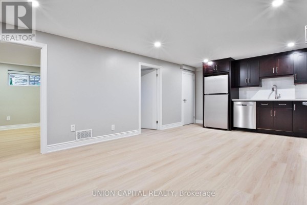 Lower - 131 Romfield Circuit, Markham, ON, photo 3