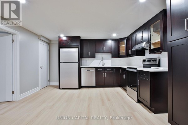 Kitchen - Lower - 131 Romfield Circuit, Markham, ON L3T3H7 Photo 5