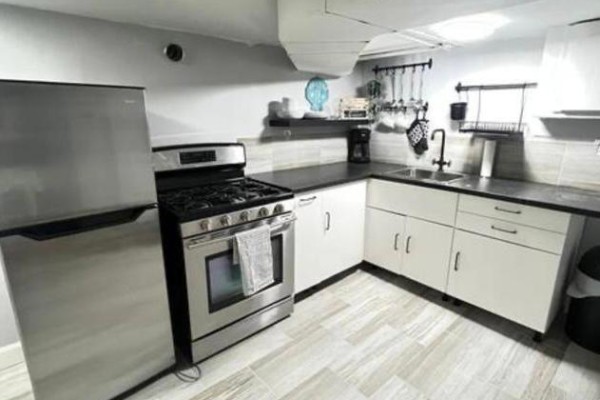 Bathroom - Lower - 132 Grace Street, Toronto, ON M6J2S2 Photo 3