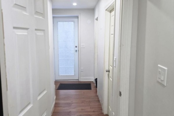 Lower - 133 The Queensway Way, Barrie, ON L4M0B4 Photo 2