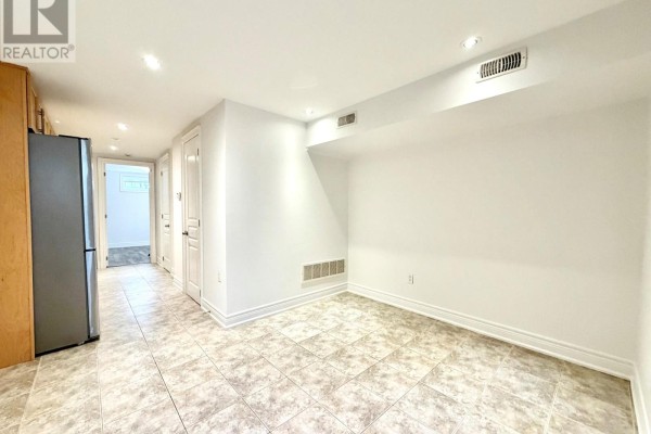 Lower - 136 Campbell Avenue, Toronto, ON M6P3V2 Photo 4