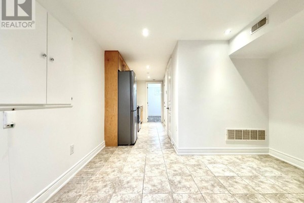 Lower - 136 Campbell Avenue, Toronto, ON M6P3V2 Photo 5