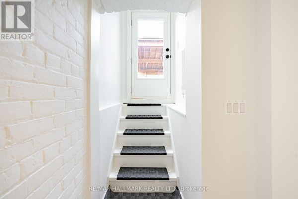 Living room - Lower - 138 Milverton Boulevard, Toronto, ON M4J1V1 Photo 2