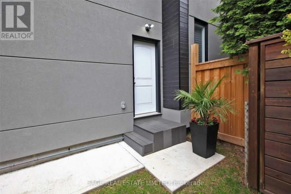 Living room - Lower - 14 Furnival Road, Toronto, ON M4B1W2 Photo 2