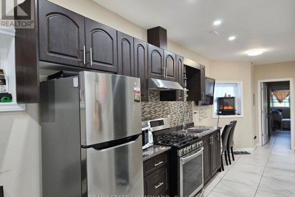 Lower - 141 Coxwell Avenue, Toronto, ON M4L3B4 Photo 3