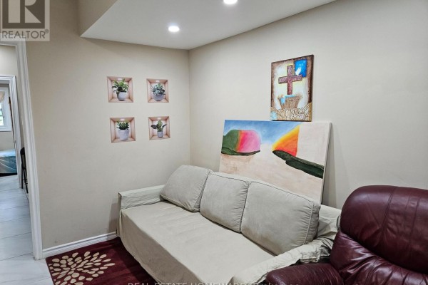 Lower - 141 Coxwell Avenue, Toronto, ON M4L3B4 Photo 5