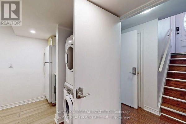Kitchen - Lower - 142 Combe Avenue, Toronto, ON M3H4K1 Photo 2