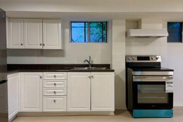 Kitchen - Lower - 152 Barker Avenue, Toronto, ON M4C2P1 Photo 3