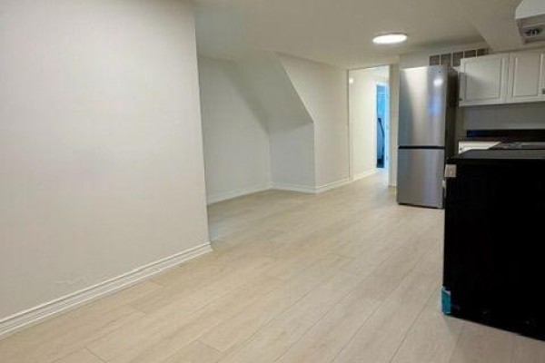 Lower - 152 Barker Avenue, Toronto, ON M4C2P1 Photo 5