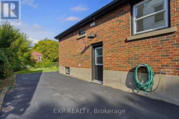 Kitchen - Lower - 156 E36th Street, Hamilton, ON L8V3Z4 Photo 3
