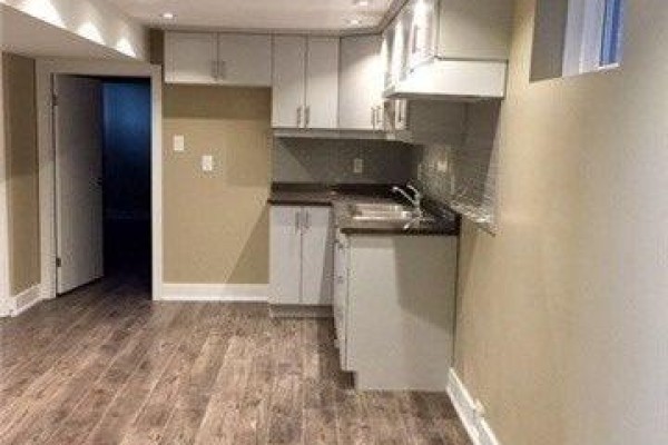 Kitchen - Lower - 166 Schell Avenue, Toronto, ON M6E2T1 Photo 3
