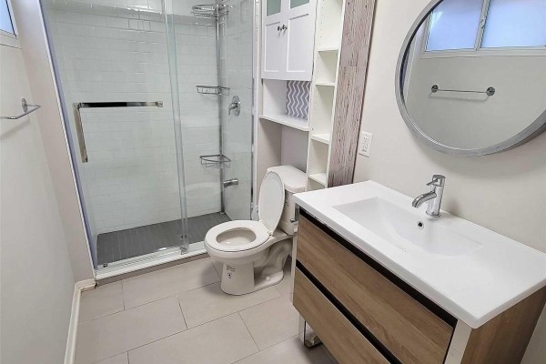 Lower - 17 Pamille Place, Toronto, ON M6M3A9 Photo 4