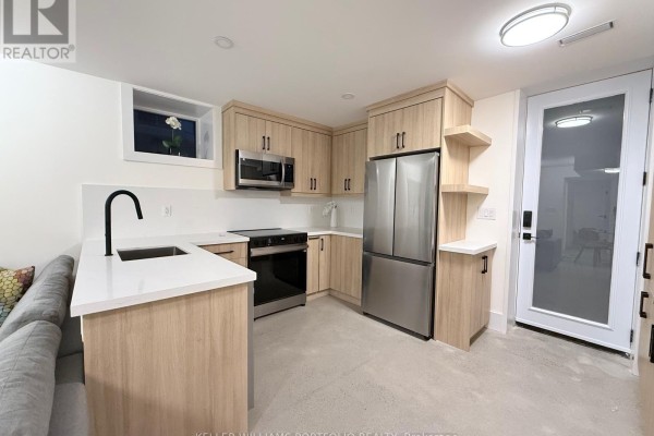 Primary Bedroom - Lower - 173 Beatrice Street, Toronto, ON M6G3E9 Photo 3