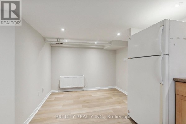 Living room - Lower - 178 Douglas Avenue N, Toronto, ON M5M1G6 Photo 3