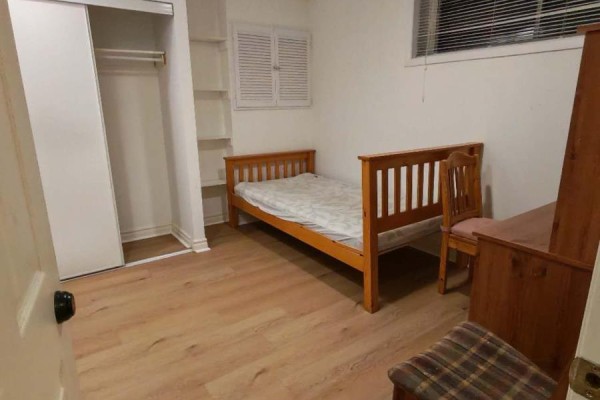 Bedroom 3 - Lower - 20 Maureen Drive N, Toronto, ON M2K1J8 Photo 3