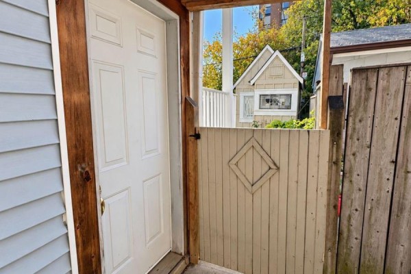 Family room - Lower - 211 Melita Avenue, Toronto, ON M6G2A1 Photo 2