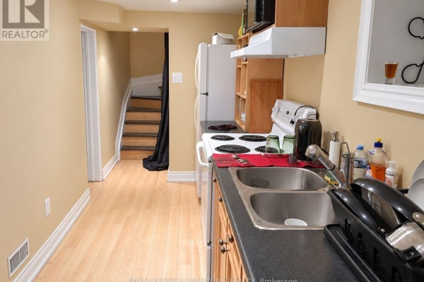 Bedroom - Lower - 211 Melita Avenue, Toronto, ON M6G2A1 Photo 3