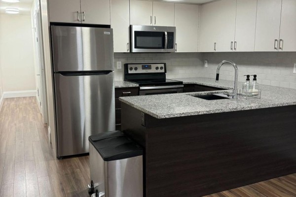 Lower - 228 Montose Avenue, Toronto, ON M6G3G7 Photo 3