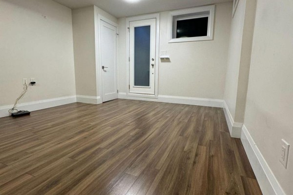 Lower - 228 Montose Avenue, Toronto, ON M6G3G7 Photo 4