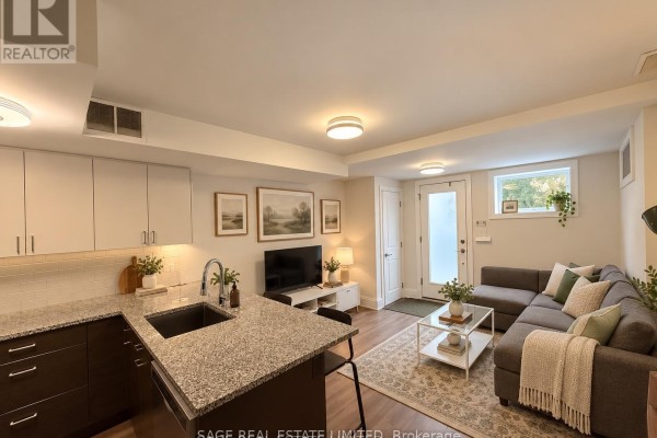Residential for rent at Lower - 228 Montrose Avenue, Toronto, ON - MLS® kymU6F