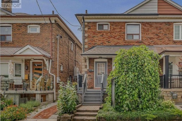 Living room - Lower - 24 Coolmine Road, Toronto, ON M6J3E9 Photo 3
