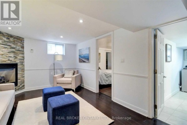 Living room - Lower - 24 Glenburn Avenue, Toronto, ON M4B2X2 Photo 4