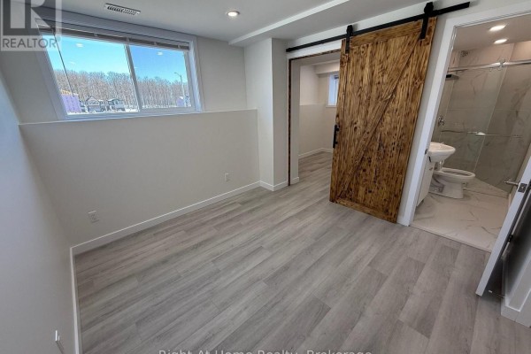 Bathroom - Lower - 245 Benninger Drive, Kitchener, ON N2E0K1 Photo 4