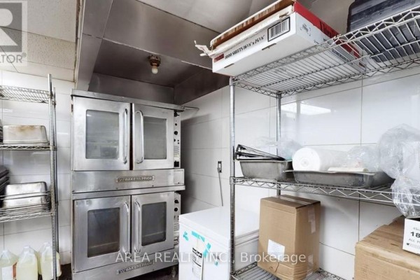 Lower - 2472 Yonge Street, Toronto, ON M4P2H5 Photo 3