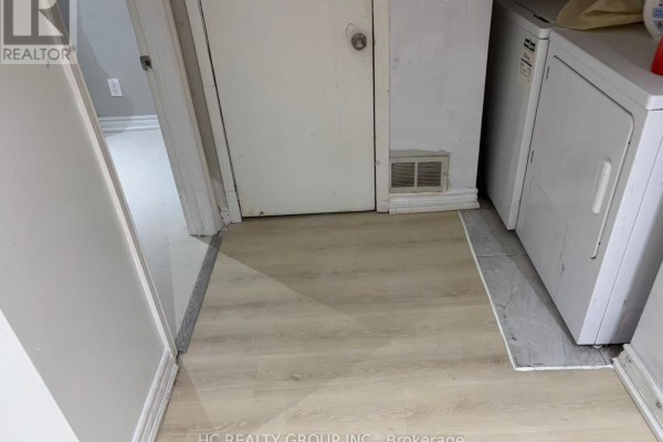 Kitchen - Lower - 25 Beechwood Avenue, Toronto, ON M6N4S9 Photo 3