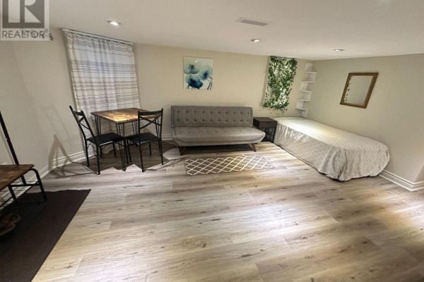 Kitchen - Lower - 256 Woodbine Avenue, Toronto, ON M4L3P2 Photo 3