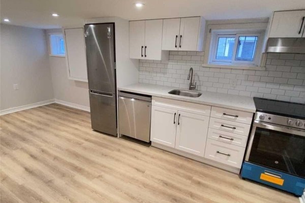 Kitchen - Lower - 27 Snider Avenue, Toronto, ON M6E4R8 Photo 3