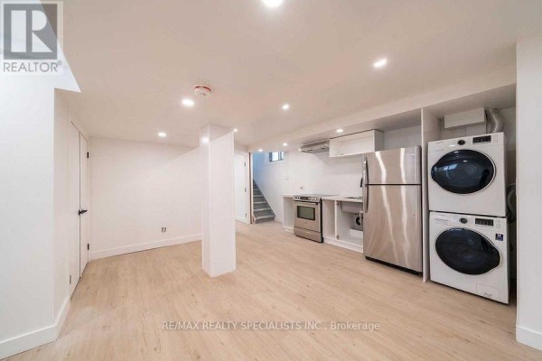 Living room - Lower - 29 Goodwood Avenue, Toronto, ON M6E1J1 Photo 2
